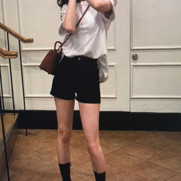 Black jeans and feminine shorts - Picture 1 of 3